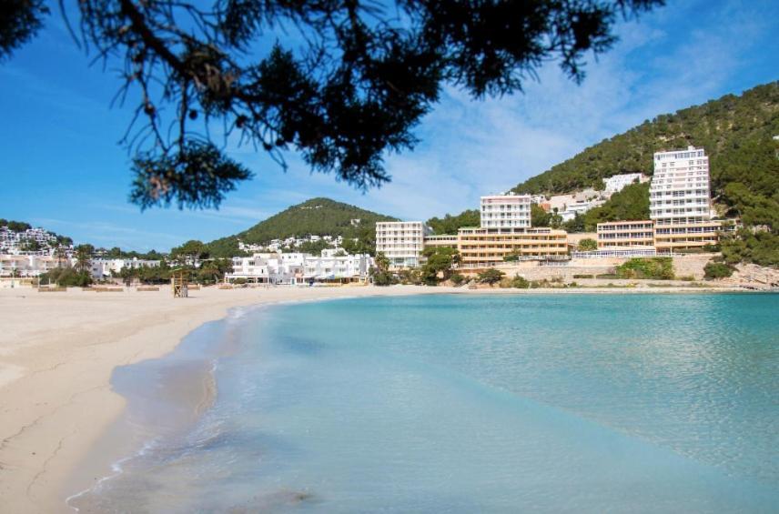 Apartamentos Ses Veles Cala Llonga  Exteriér fotografie