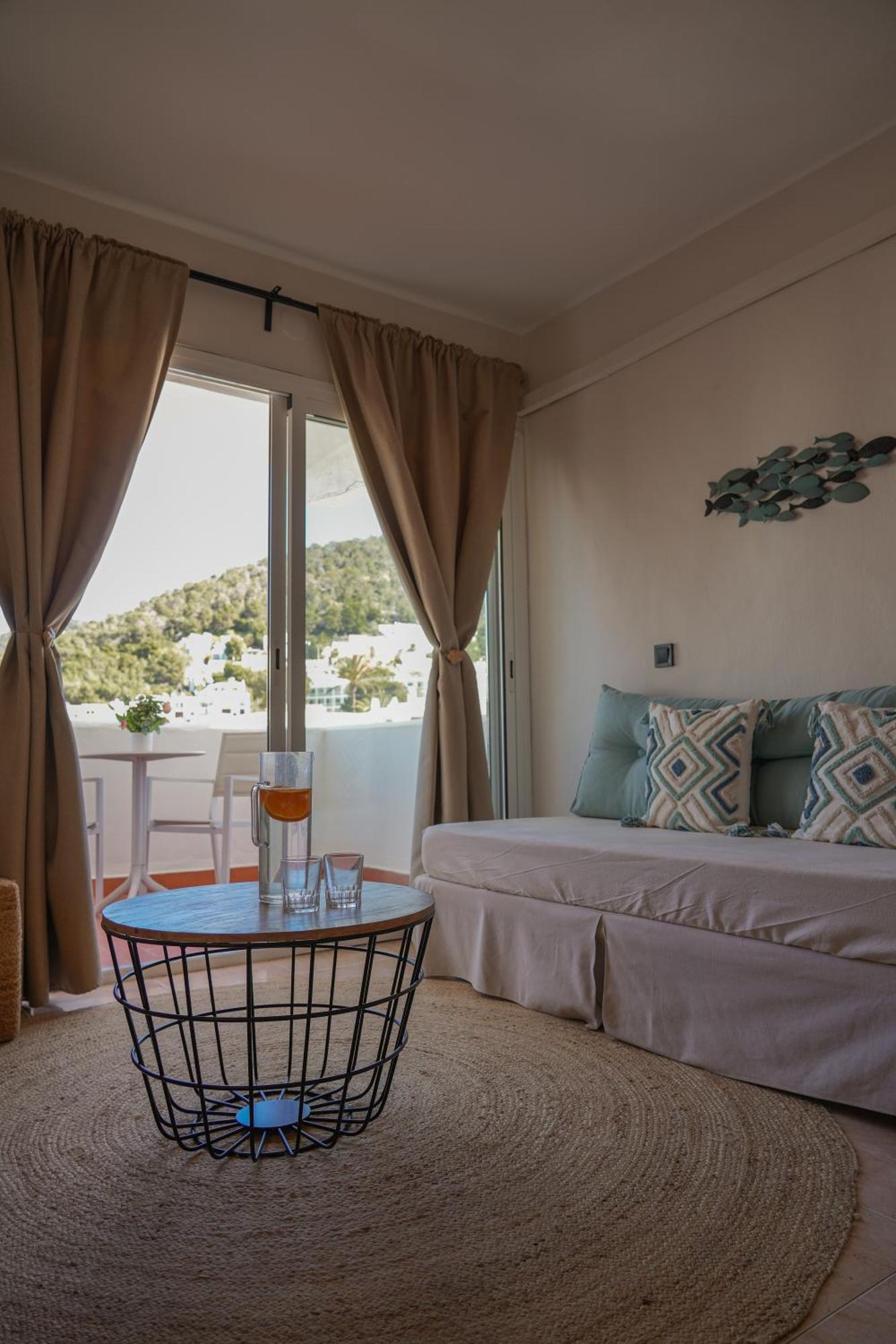 Apartamentos Ses Veles Cala Llonga  Exteriér fotografie
