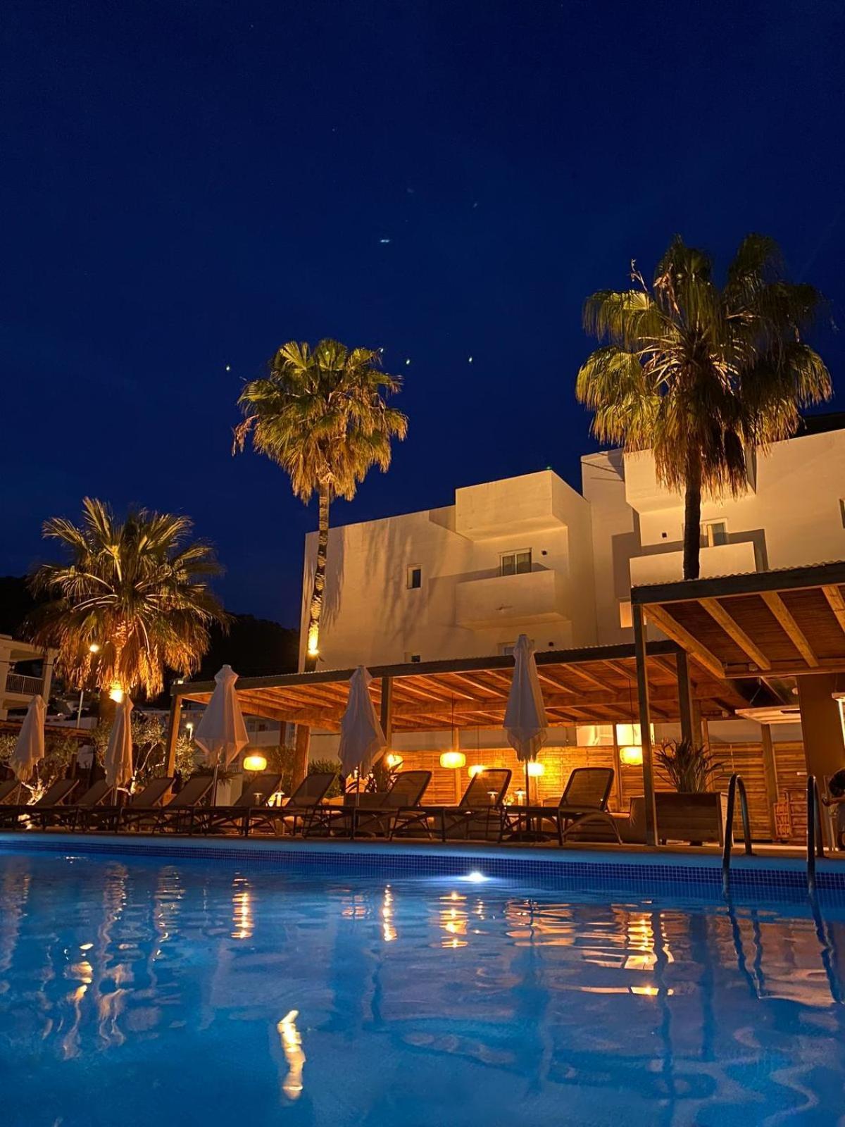 Apartamentos Ses Veles Cala Llonga  Exteriér fotografie