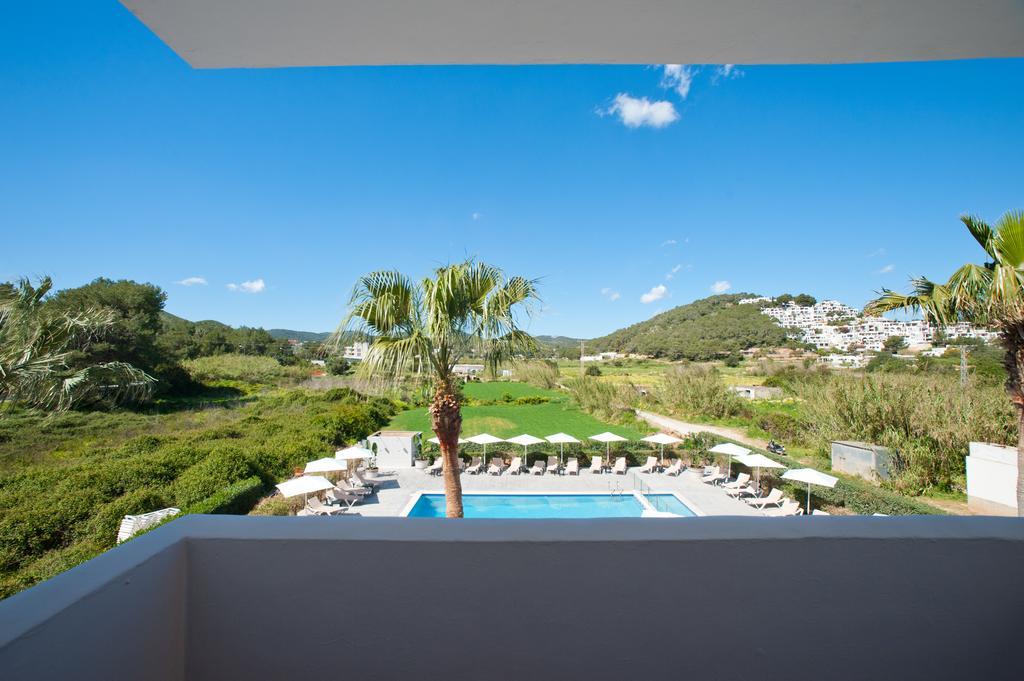 Apartamentos Ses Veles Cala Llonga  Exteriér fotografie