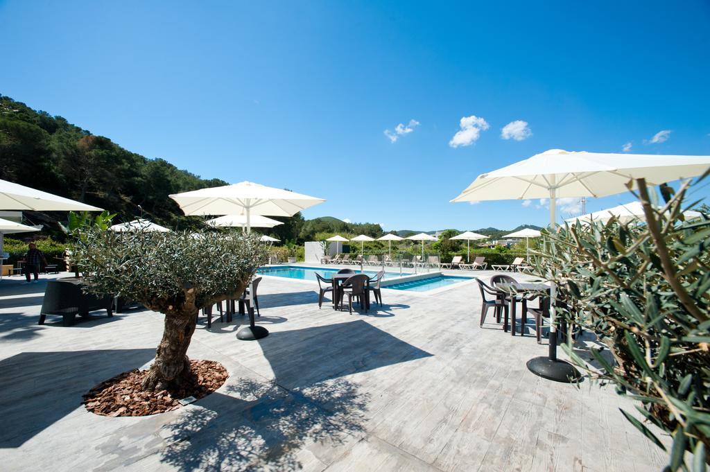 Apartamentos Ses Veles Cala Llonga  Exteriér fotografie