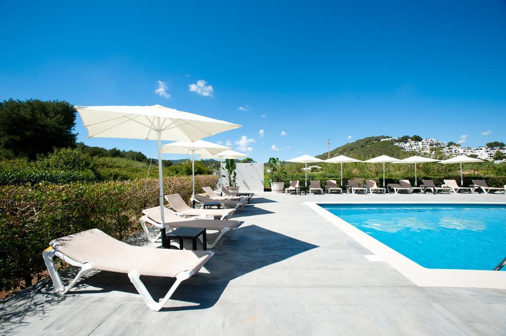 Apartamentos Ses Veles Cala Llonga  Exteriér fotografie