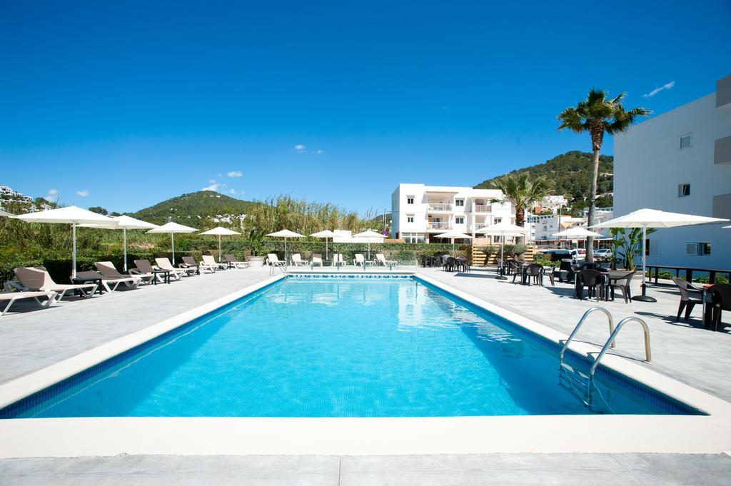 Apartamentos Ses Veles Cala Llonga  Exteriér fotografie
