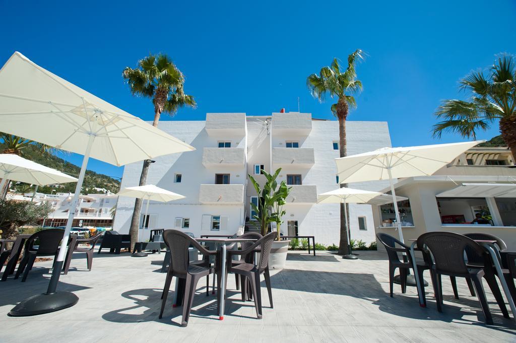 Apartamentos Ses Veles Cala Llonga  Exteriér fotografie